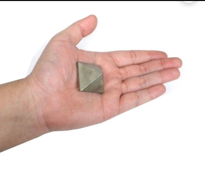 Rose Quartz Pyramid stone (25mm-30mm)